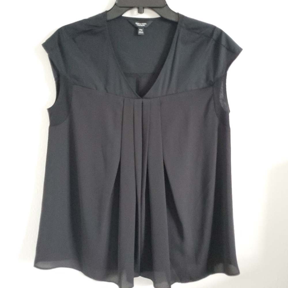 Simply Vera Black Front Pleated Blouse